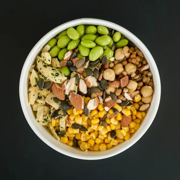 Bowl de grãos, milho e sementes